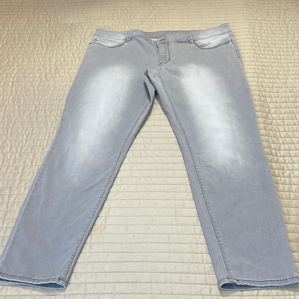 WHITE HOUSE BLACK MARKET THE SKINNY WOMENS SIZE 14 Light Blue Straight Leg Jeans